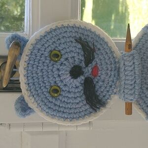 Vintage Kitsch Handmade Crochet Cat Grocery List Holder Blue